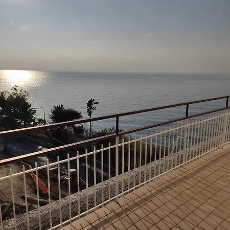 לינה וארוחת בוקר Dely' House