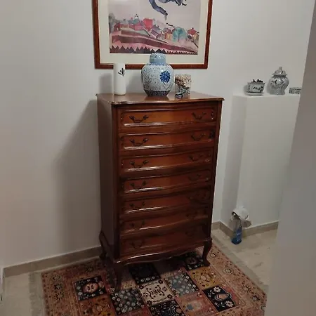 לינה וארוחת בוקר Dely' House