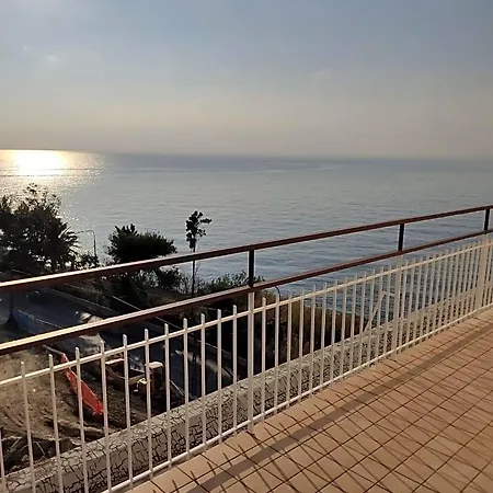 Dely' House Alojamento de Acomodação e Pequeno-almoço 3*