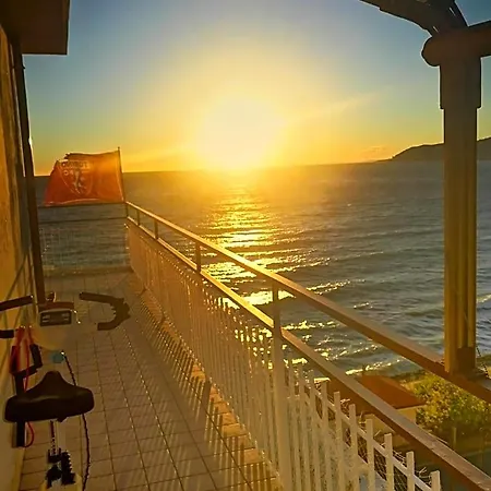 Dely' House Alojamento de Acomodação e Pequeno-almoço 3*